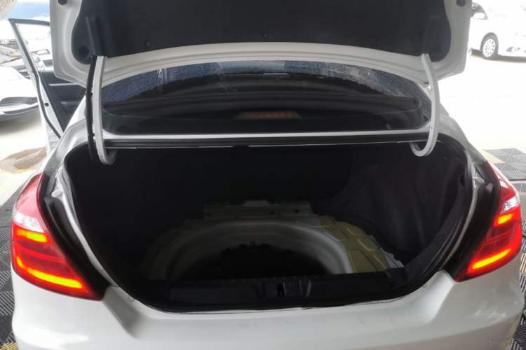 Used Geely Auto Emgrand 2017 Sedan Million Edition 1.5L CVT Upward Version Trunk
