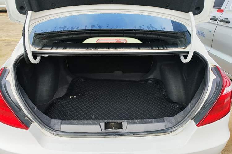 Used Geely Auto Emgrand 2017 Sedan Million Edition 1.5L CVT Luxury Model Trunk