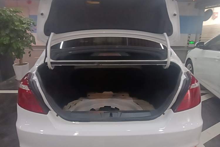 Used Geely Auto Emgrand 2017 Sedan Million Edition 1.5L CVT Upward Version Trunk