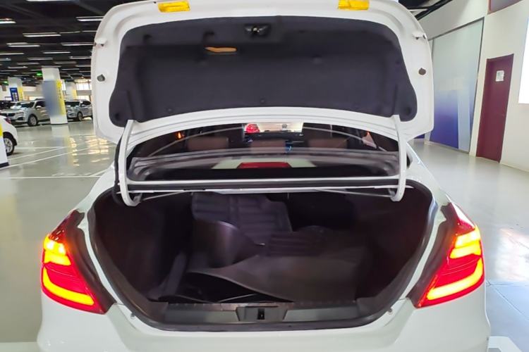 Used Geely Auto Emgrand 2017 Sedan Million Edition 1.5L Manual Luxury Model Trunk