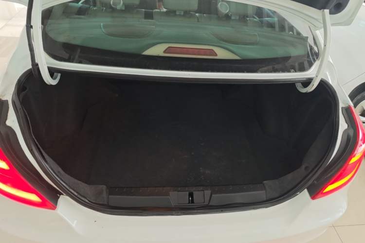 Used Geely Auto Emgrand 2017 Sedan Million Edition 1.5L Manual Luxury Model Trunk