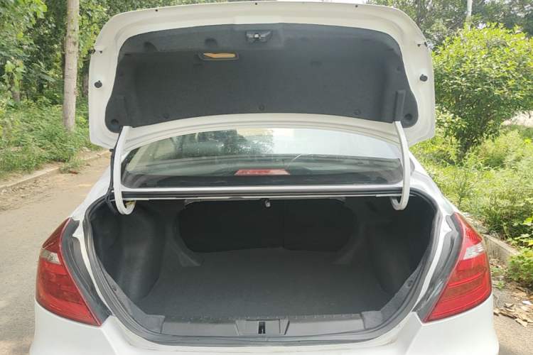 Used Geely Auto Emgrand 2017 Sedan Million Edition 1.5L CVT Upward Version Trunk