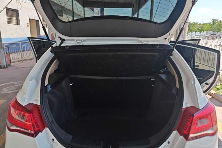 Used Geely Auto Emgrand 2017 Hatchback RS Million Edition 1.5L CVT Upward Version Trunk