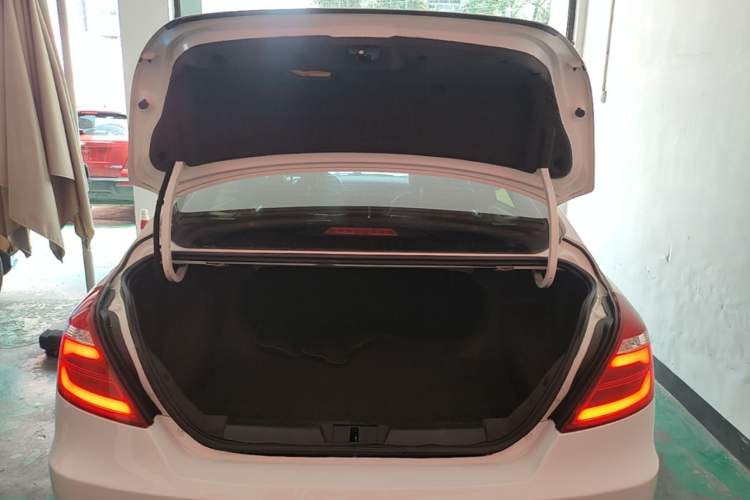 Used Geely Auto Emgrand 2017 Sedan Million Edition 1.5L Manual - Upward Version Trunk