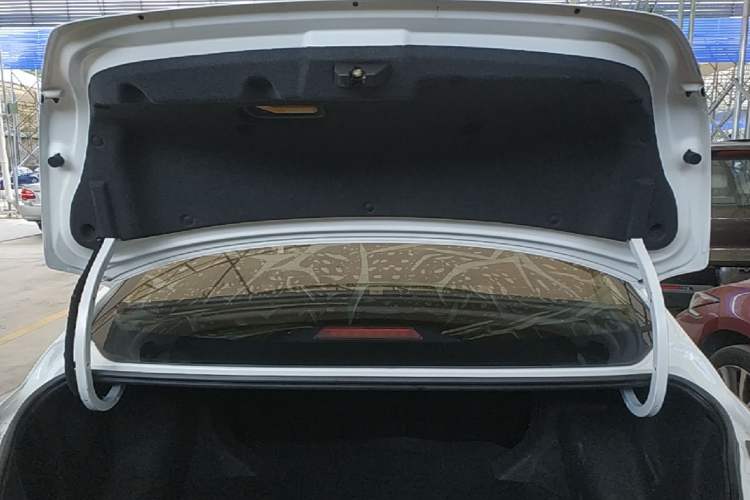 Used Geely Auto Emgrand 2017 Sedan Million Edition 1.5L CVT Upward Version Trunk