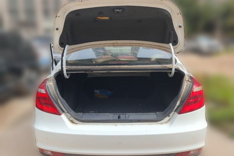 Used Geely Auto Emgrand 2017 Sedan Million Edition 1.5L Manual Upward Connect Version Trunk