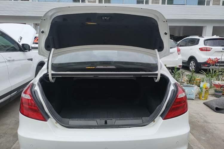 Used Geely Auto Emgrand 2017 Sedan Million Edition 1.5L Manual - Upward Version Trunk