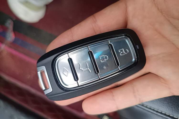 Used Geely Auto Emgrand 2017 Sedan Million Edition 1.5L CVT Upward Version Vehicle Key