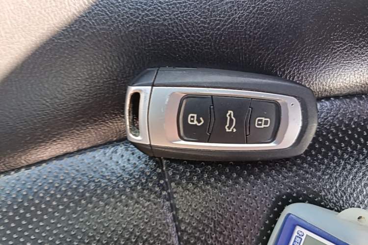 Used Geely Auto Emgrand 2017 Sedan Million Edition 1.5L CVT Upward Version Vehicle Key
