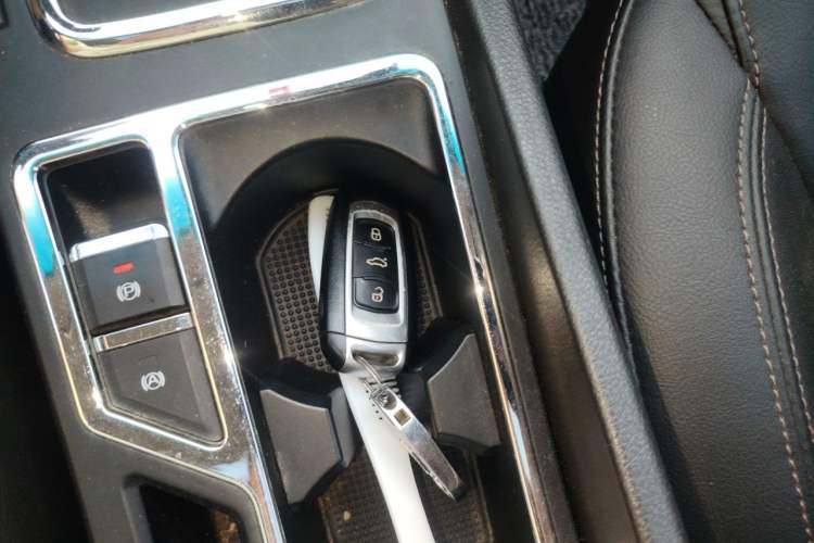 Used Geely Auto Emgrand 2017 Hatchback RS Million Edition 1.5L CVT Upward Version Vehicle Key