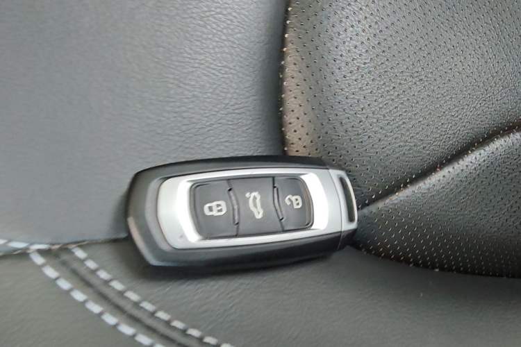 Used Geely Auto Emgrand 2017 Sedan Million Edition 1.5L CVT Upward Version Vehicle Key