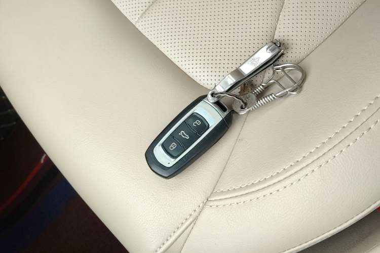 Used Geely Auto Emgrand 2017 Sedan Million Edition 1.5L Manual Luxury Model Vehicle Key