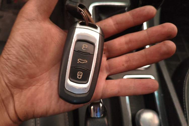 Used Geely Auto Emgrand 2017 Sedan Million Edition 1.5L Manual Upward Connect Version Vehicle Key