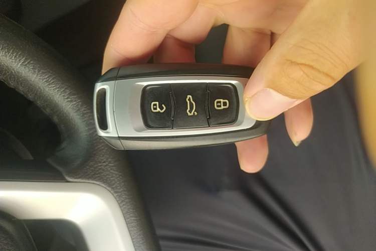 Used Geely Auto Emgrand 2017 Sedan Million Edition 1.5L CVT Upward Connectivity Version Vehicle Key