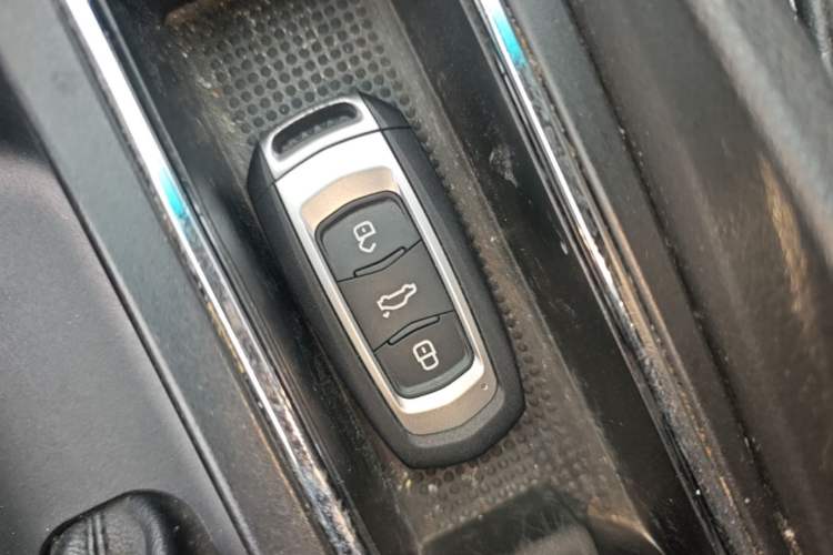 Used Geely Auto Emgrand 2017 Sedan Million Edition 1.5L Manual Upward Connect Version Vehicle Key