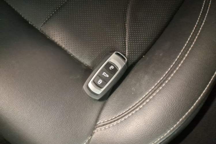 Used Geely Auto Emgrand 2017 Sedan Million Edition 1.5L CVT Upward Connectivity Version Vehicle Key