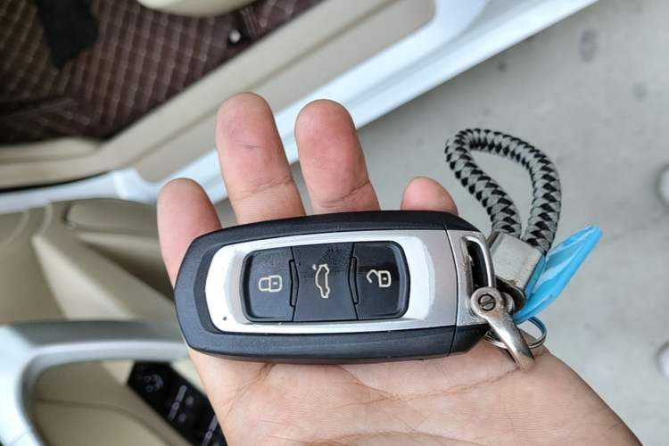 Used Geely Auto Emgrand 2017 Sedan Million Edition 1.5L Manual Luxury Model Vehicle Key