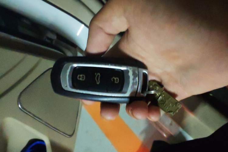 Used Geely Auto Emgrand 2017 Sedan Million Edition 1.5L Manual Luxury Model Vehicle Key