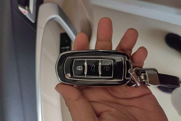 Used Geely Auto Emgrand 2017 Sedan Million Edition 1.5L CVT Luxury Model Vehicle Key