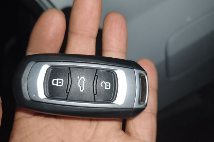 Used Geely Auto Emgrand 2017 Sedan Million Edition 1.5L CVT Upward Connectivity Version Vehicle Key