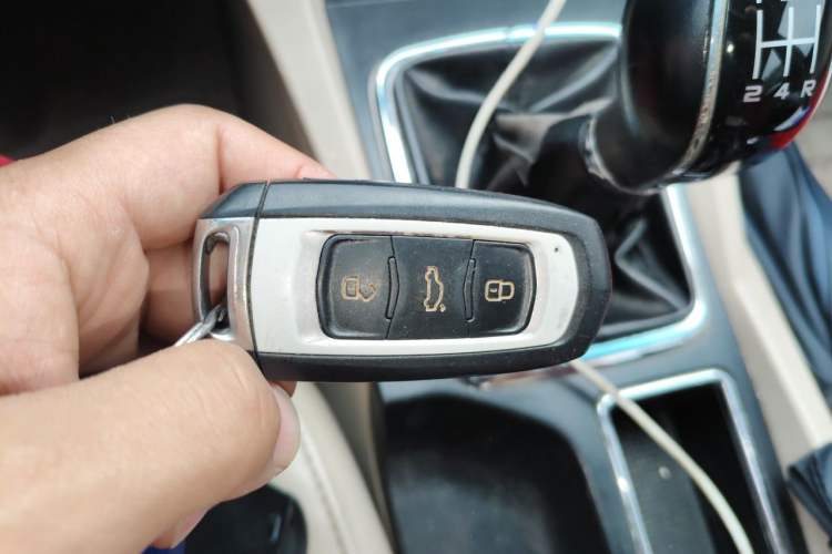 Used Geely Auto Emgrand 2017 Sedan Million Edition 1.5L Manual Luxury Model Vehicle Key