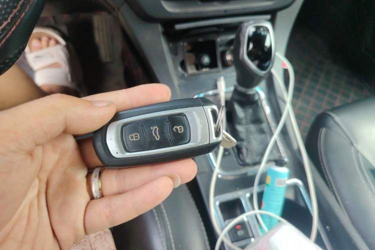 Used Geely Auto Emgrand 2017 Sedan Million Edition 1.5L CVT Upward Version Vehicle Key