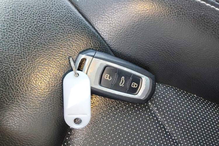 Used Geely Auto Emgrand 2017 Sedan Million Edition 1.5L CVT Upward Version Vehicle Key