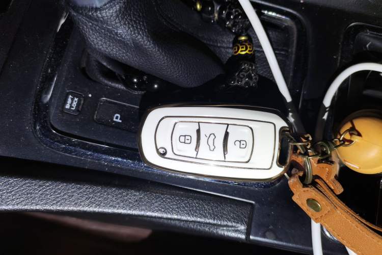 Used Geely Auto Emgrand 2017 Sedan Million Edition 1.5L CVT Upward Version Vehicle Key