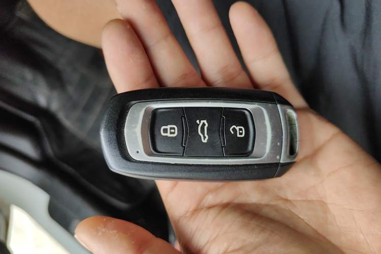 Used Geely Auto Emgrand 2017 Sedan Million Edition 1.5L CVT Upward Version Vehicle Key
