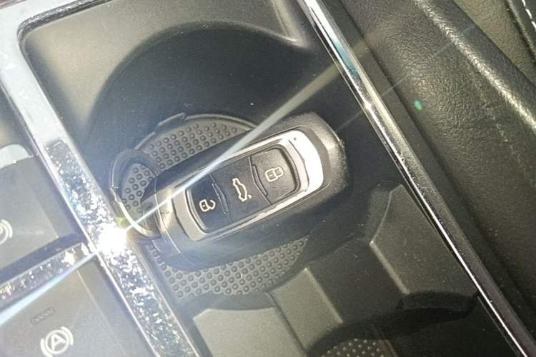 Used Geely Auto Emgrand 2017 Sedan Million Edition 1.5L CVT Upward Connectivity Version Vehicle Key