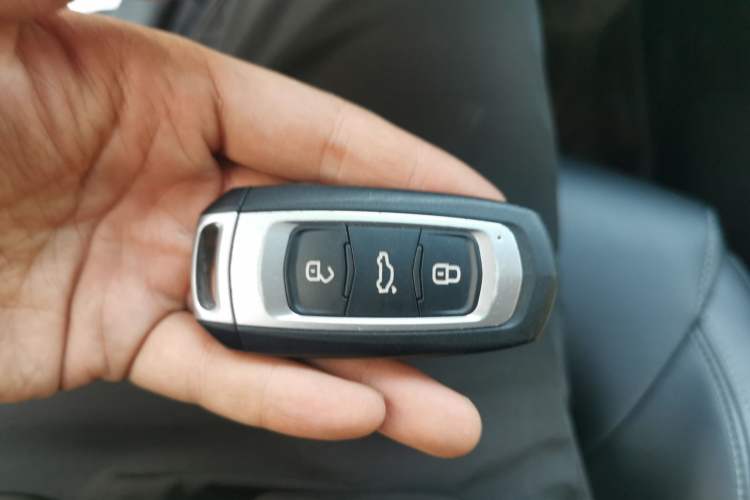 Used Geely Auto Emgrand 2017 Sedan Million Edition 1.5L CVT Upward Version Vehicle Key