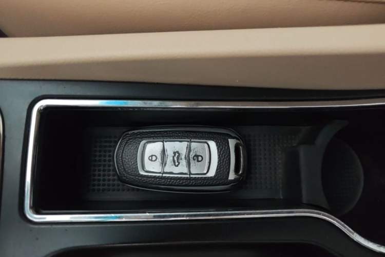 Used Geely Auto Emgrand 2017 Sedan Million Edition 1.5L Manual Luxury Model Vehicle Key