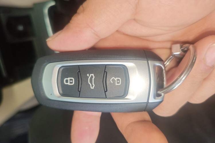 Used Geely Auto Emgrand 2017 Sedan Million Edition 1.5L Manual Luxury Model Vehicle Key