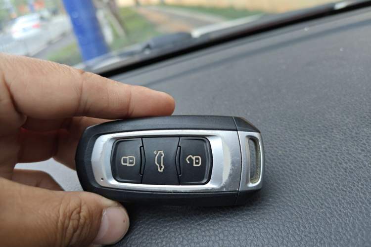 Used Geely Auto Emgrand 2017 Sedan Million Edition 1.5L Manual Upward Connect Version Vehicle Key