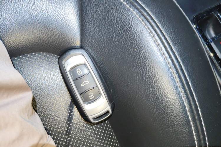 Used Geely Auto Emgrand 2017 Sedan Million Edition 1.5L CVT Upward Version Vehicle Key