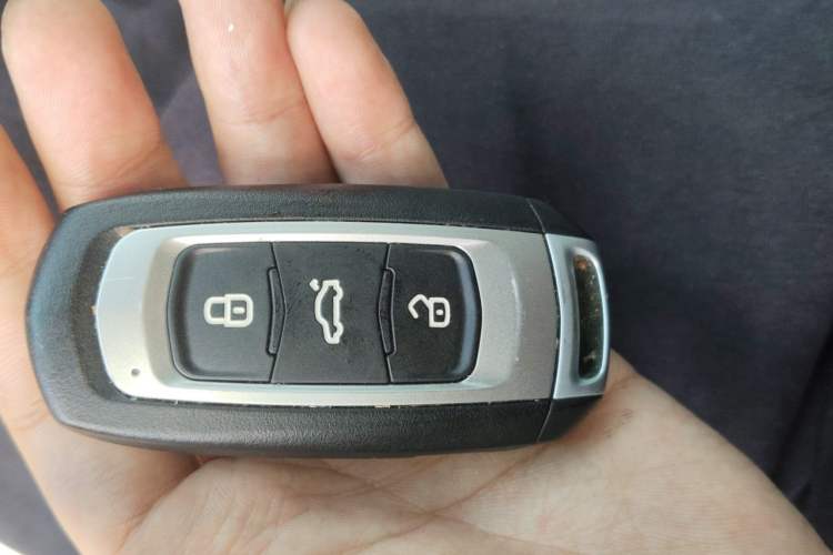 Used Geely Auto Emgrand 2017 Sedan Million Edition 1.5L CVT Luxury Model Vehicle Key