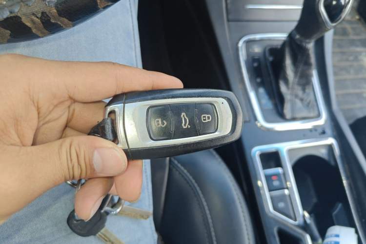 Used Geely Auto Emgrand 2017 Sedan Million Edition 1.5L CVT Upward Version Vehicle Key