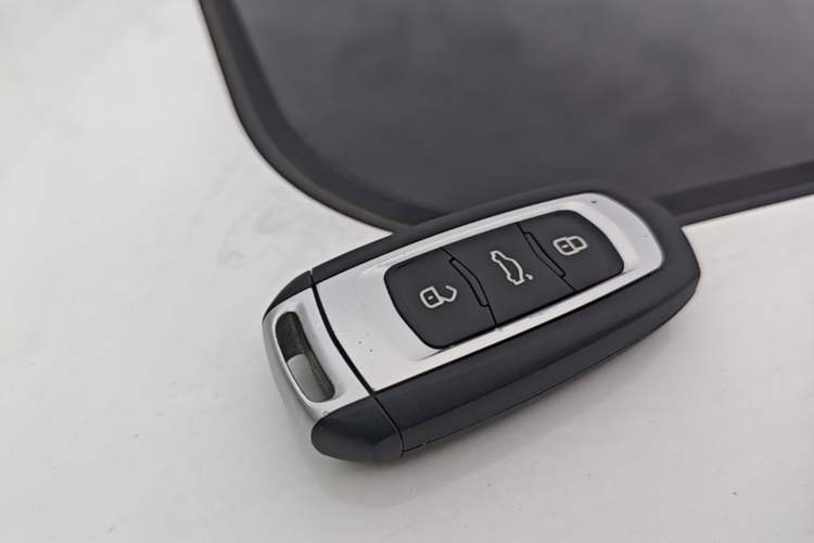Used Geely Auto Emgrand 2017 Sedan Million Edition 1.5L CVT Upward Version Vehicle Key