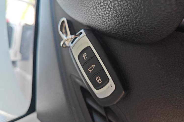 Used Geely Auto Emgrand 2017 Hatchback RS Million Edition 1.5L CVT Upward Version Vehicle Key