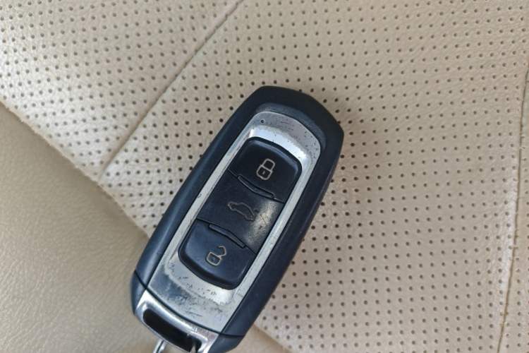 Used Geely Auto Emgrand 2017 Sedan Million Edition 1.5L Manual Luxury Model Vehicle Key
