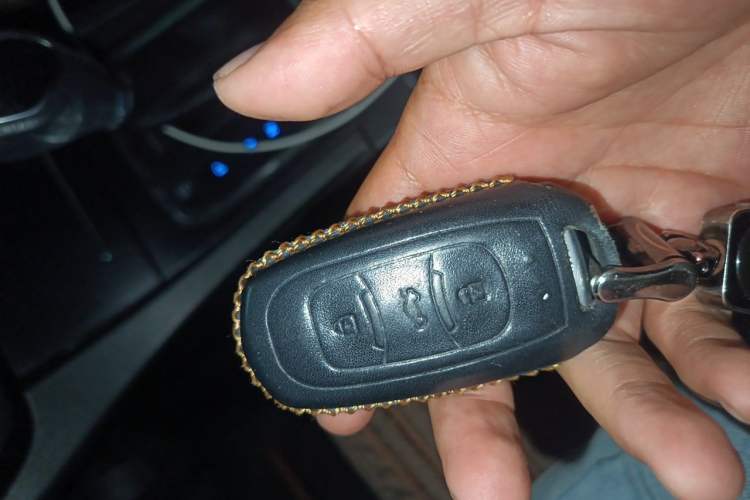 Used Geely Auto Emgrand 2017 Sedan Million Edition 1.5L CVT Upward Version Vehicle Key