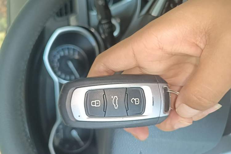 Used Geely Auto Emgrand 2017 Sedan Million Edition 1.5L CVT Upward Version Vehicle Key