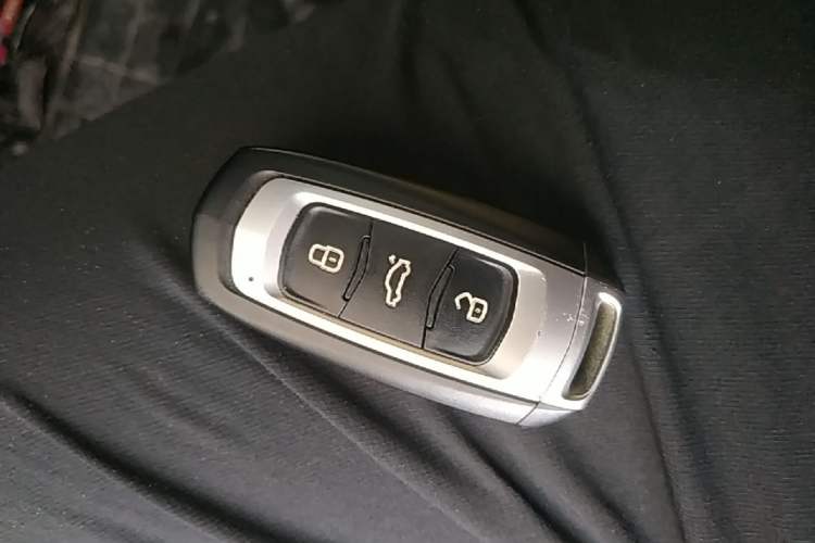 Used Geely Auto Emgrand 2017 Sedan Million Edition 1.5L CVT Upward Version Vehicle Key