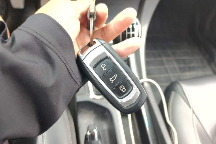Used Geely Auto Emgrand 2017 Sedan Million Edition 1.5L Manual Upward Connect Version Vehicle Key