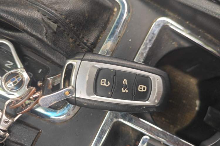 Used Geely Auto Emgrand 2017 Sedan Million Edition 1.5L CVT Upward Version Vehicle Key
