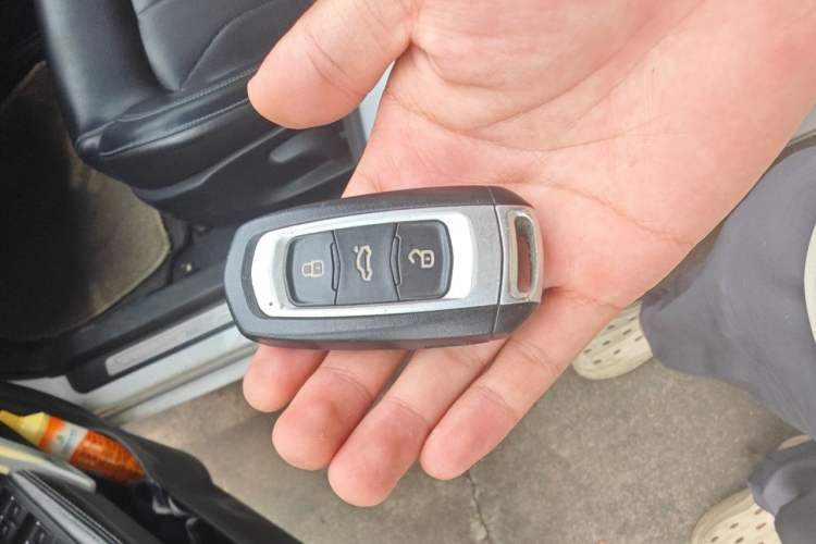 Used Geely Auto Emgrand 2017 Sedan Million Edition 1.5L CVT Upward Version Vehicle Key