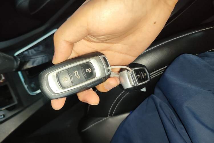 Used Geely Auto Emgrand 2017 Sedan Million Edition 1.5L CVT Upward Version Vehicle Key