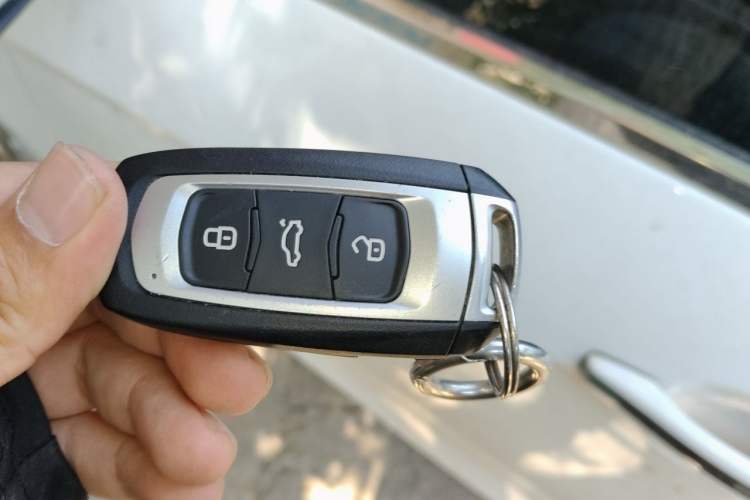 Used Geely Auto Emgrand 2017 Sedan Million Edition 1.5L Manual Luxury Model Vehicle Key