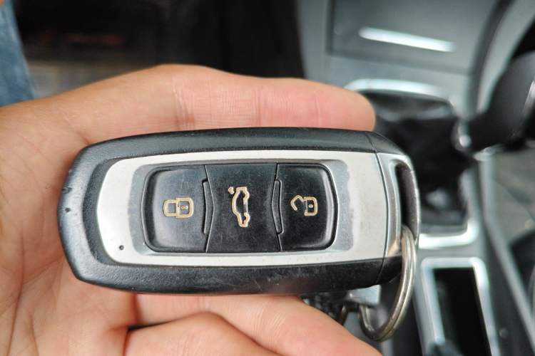 Used Geely Auto Emgrand 2017 Sedan Million Edition 1.5L Manual - Upward Version Vehicle Key