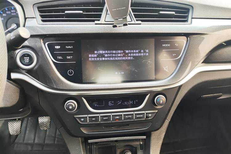 Used Geely Auto Emgrand 2017 Sedan Million Edition 1.5L Manual - Upward Version Audio And AC Panel